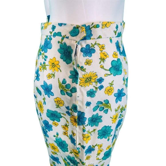 Vintage 1960s Floral Print Shorts Blue Yellow White Cotton | W 26" - Picture 6 of 9